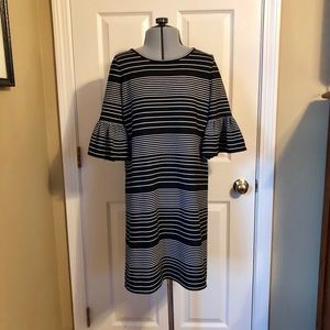 Max Studio, Shift Dress w/Bell Sleeves, Size XS